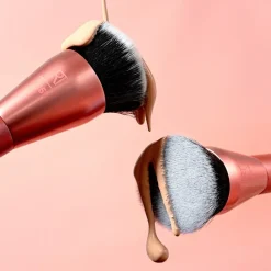 Blush Kwasten^Real Techniques Glow Round Base Brush