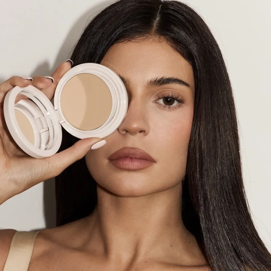Poeder|Foundation^Kylie Jenner Cosmetics Natural Blur Powder